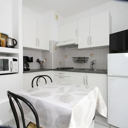 Apartman Beau T1 Climatise Avec Parking A - Fr-1-553-123
